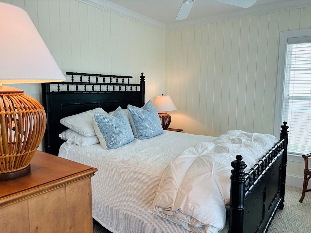 Gray Goose 5 Bedroom Home by RedAwning