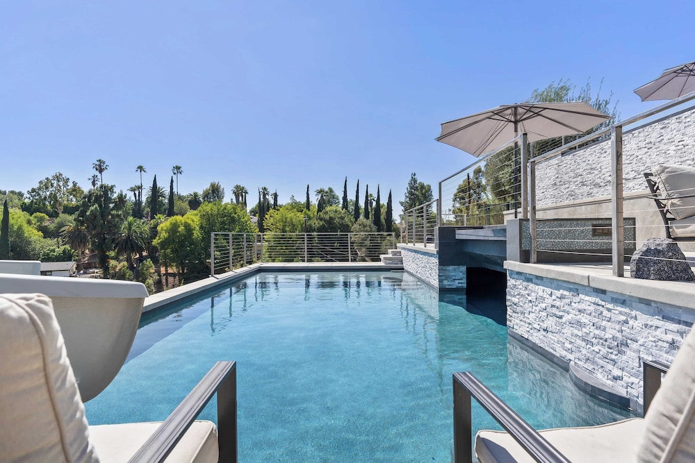 Luxe LA Escape w/ Pool, Views & Game Room Alta Vista Estate by Avantstay