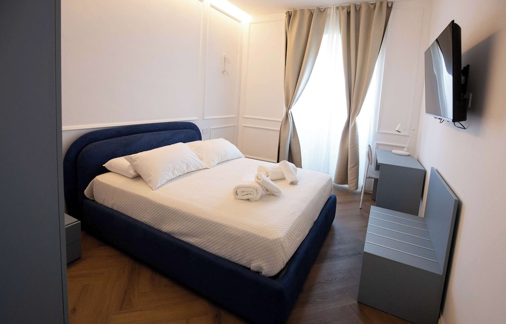 Colosseum Holidays - Luxury 3 Bedroom Apartment