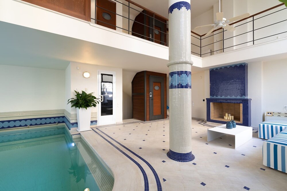 Ma Maison Downtown Villa N 8 Indoor Heated Pool