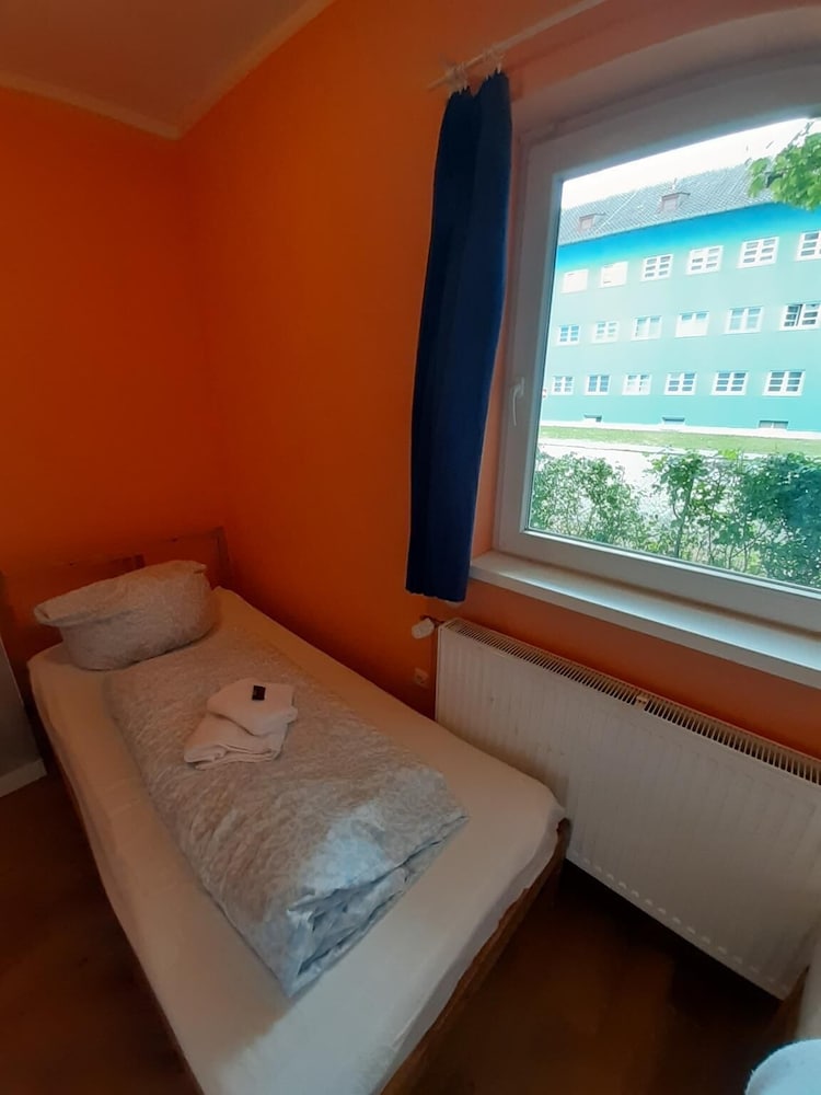 2-Rent Group Hostel Rooms&Apartments TUB19A