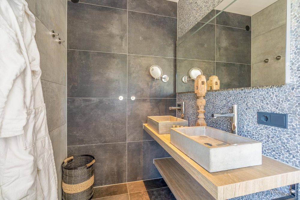 Luxurious and Sustainable 6-person Holiday Villa