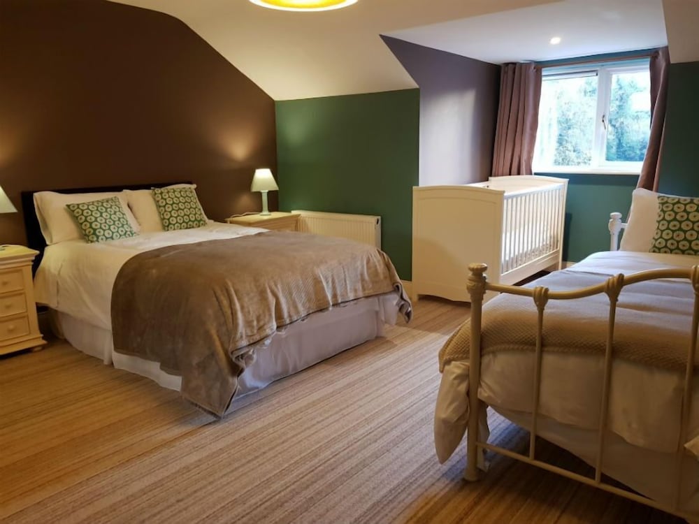 Ethan House Killarney view 4