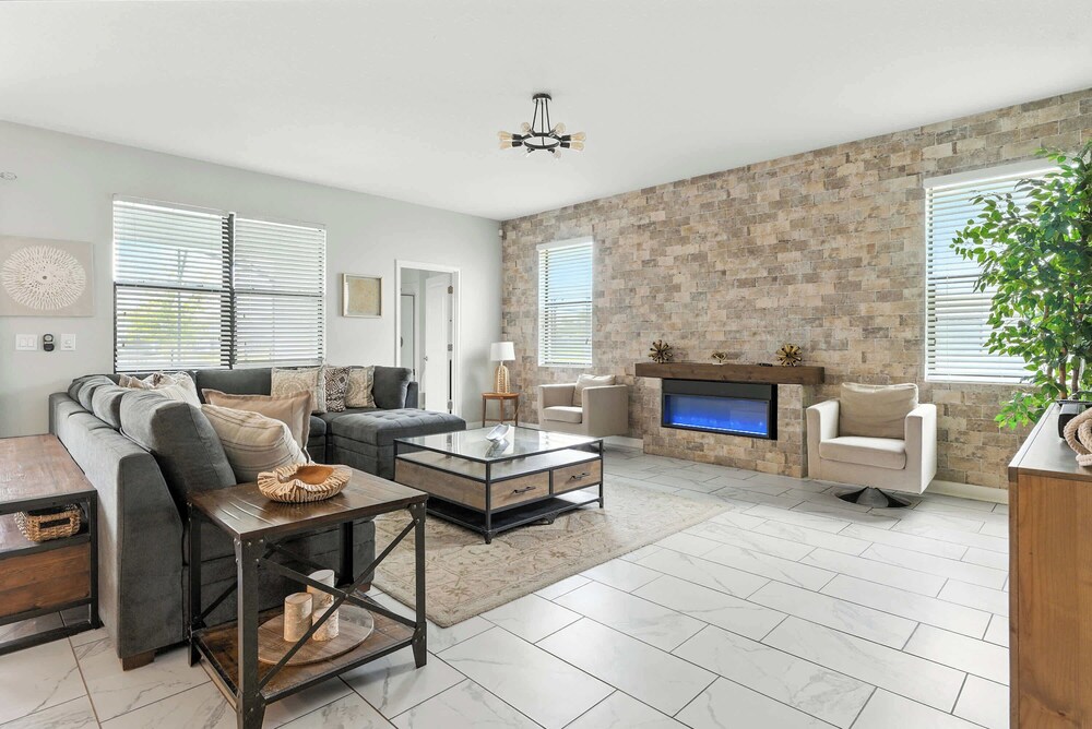 Luxury Decor 6BR at Storey Lake Sleeps 16