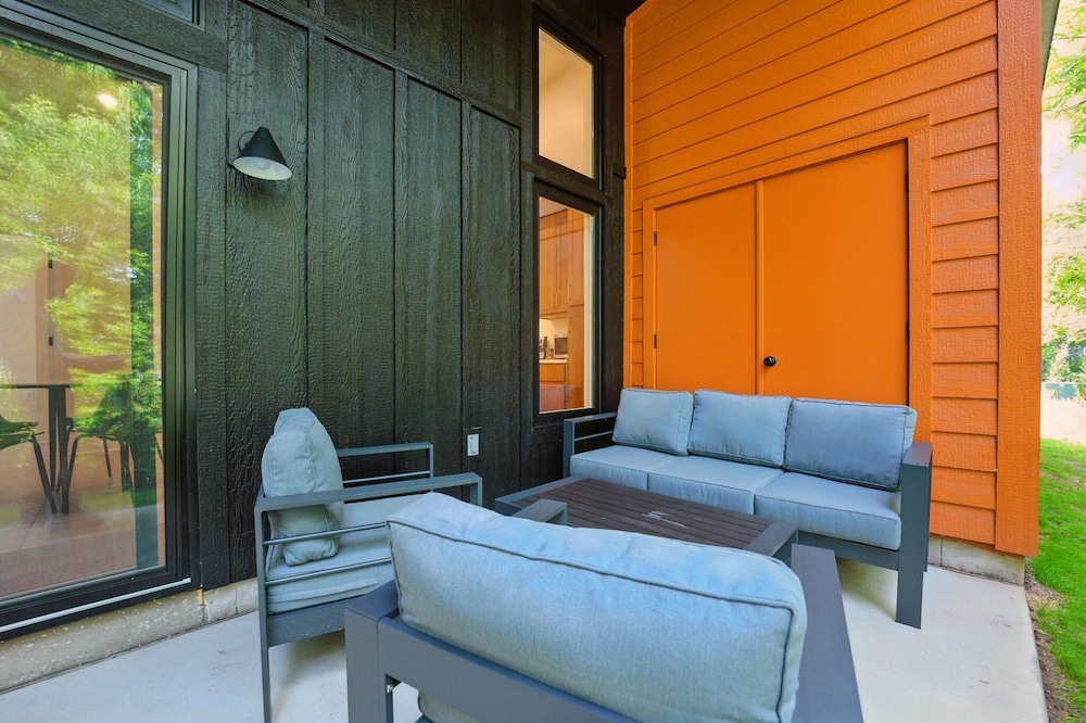 500 House - Unit B 2 Bedroom Townhouse
