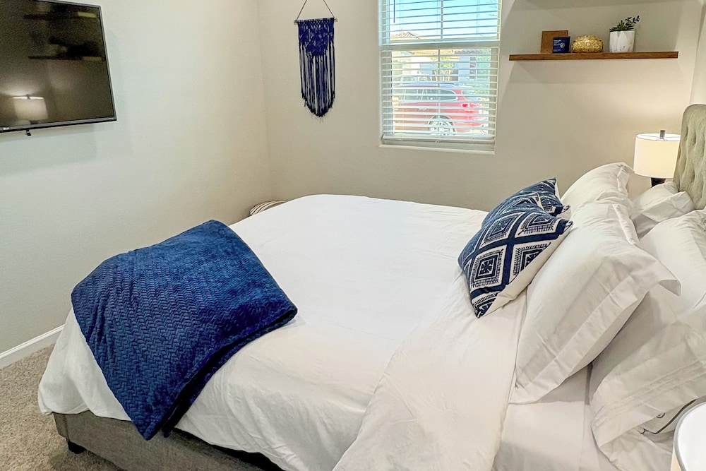 Near Mtn Trails & Sonoran Preserve: Phoenix Abode!