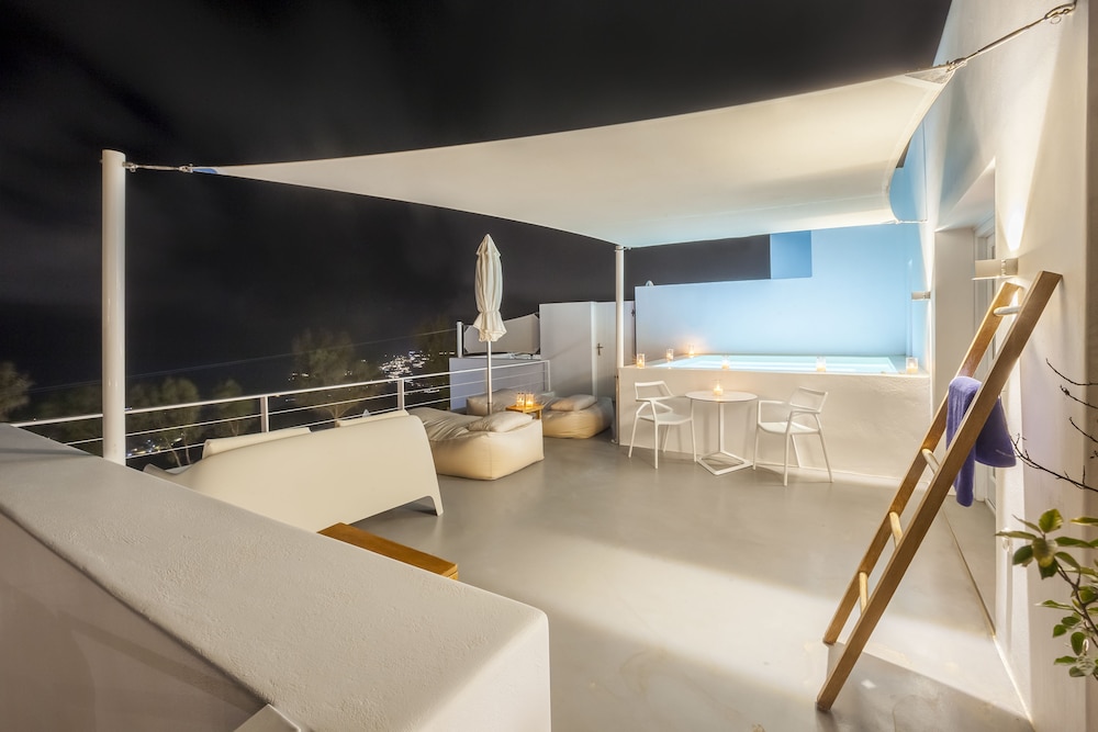 Santorini Heights