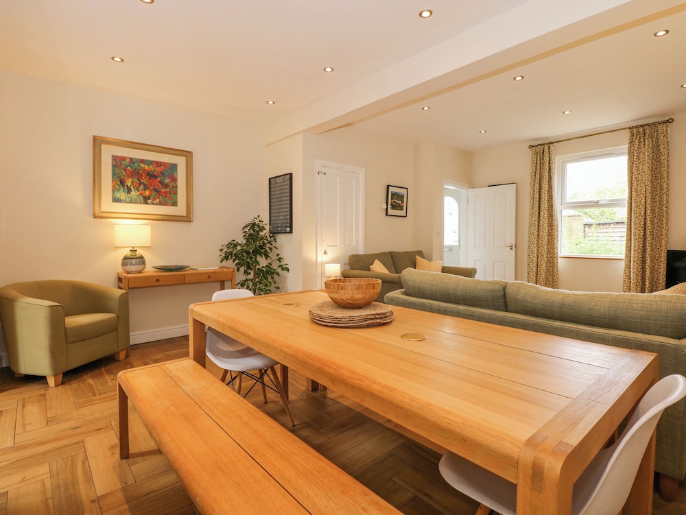 6 Melinda Cottage