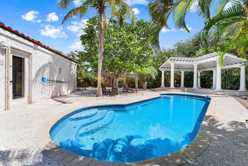 Crescent Street Villas By Beachside Mgt