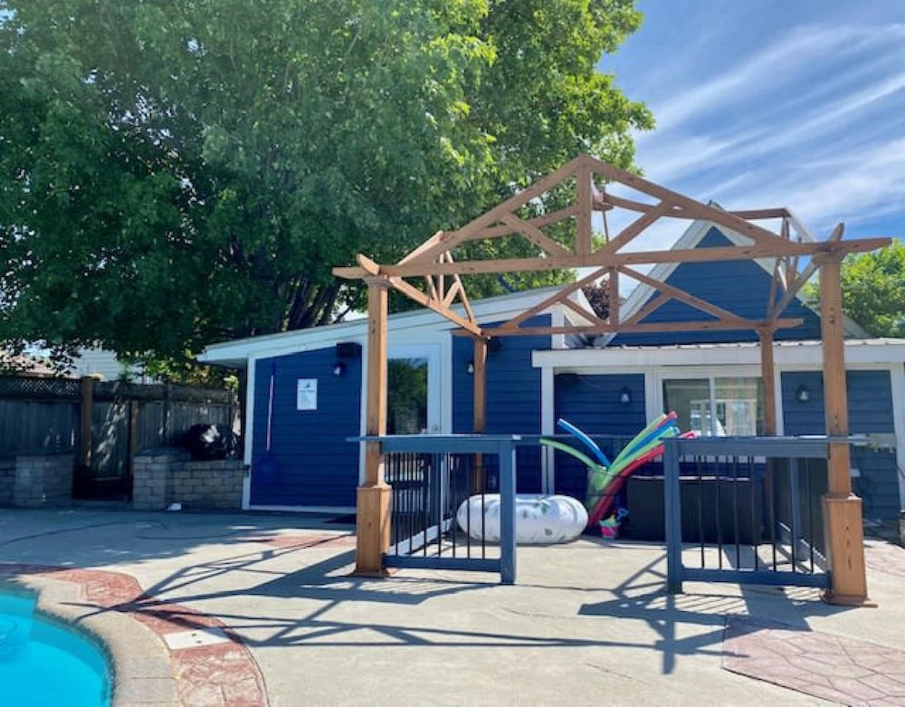 Marina Main - Heated Pool Sauna Games Room Movie Theatre - Image 2