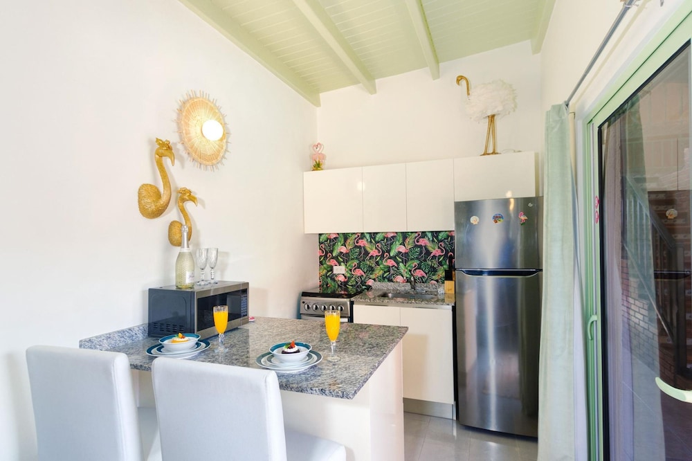 Flamingo Suite 1BR 1BA Apt w Pool Parking