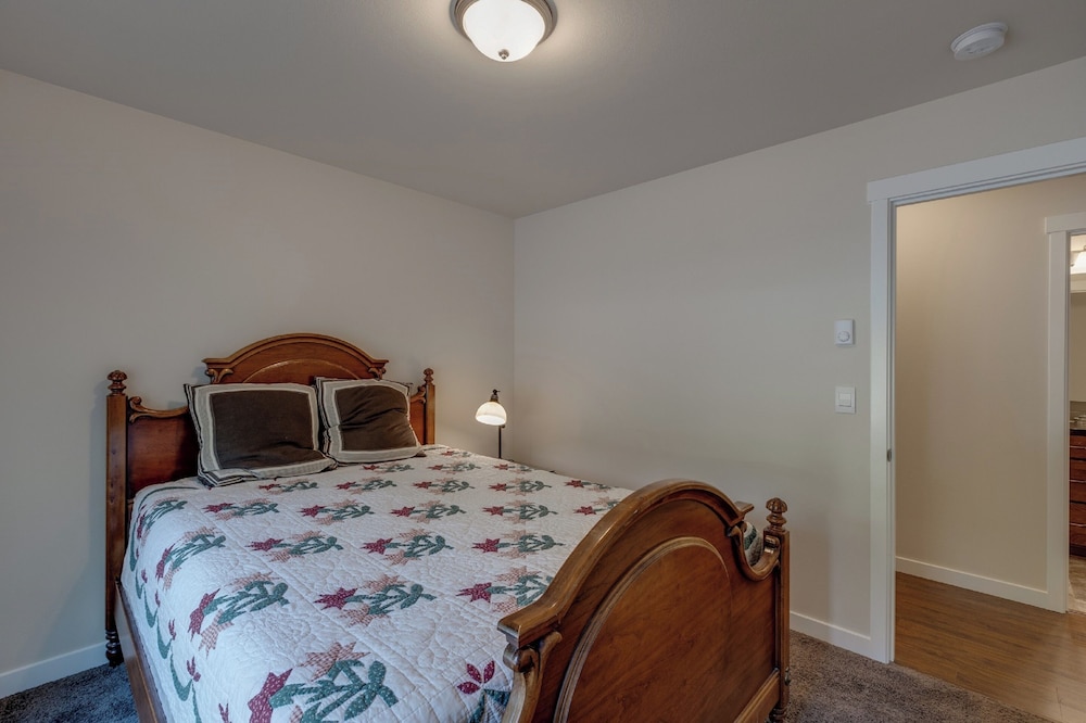A Re-styled Single Story, 3-bedroom, 2-bath Ranch Style Cabin at Silver Lake