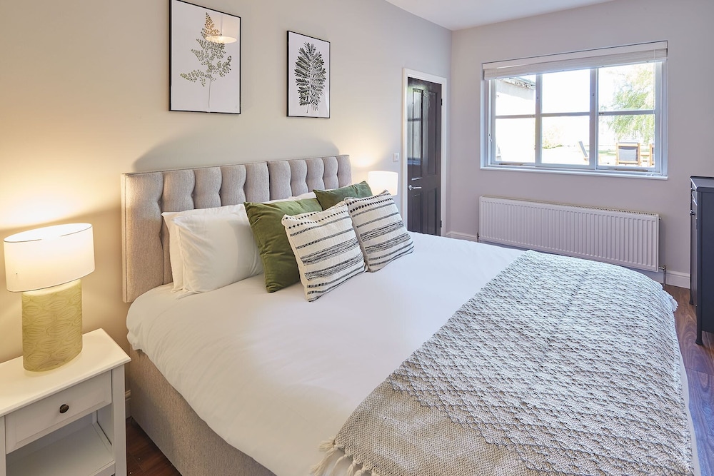 Host Stay The Pheasantry The Grange view 5