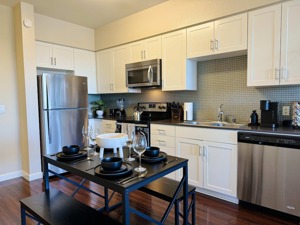 New Oasis Near Disneyland Pool Gym Free Parking