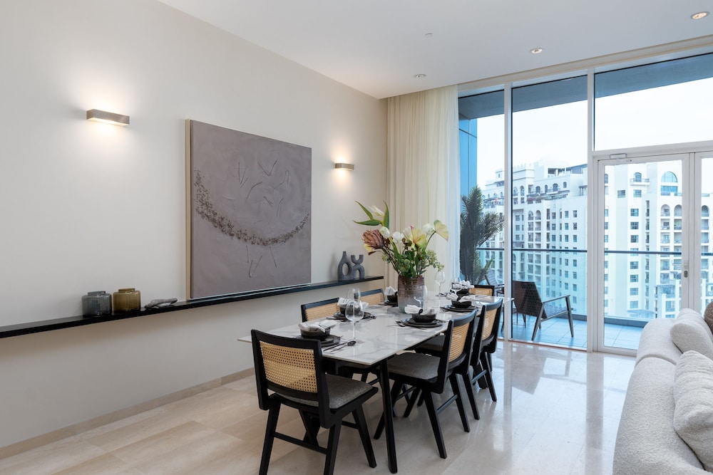 Stunning 3BR at the Palm w Beach Access