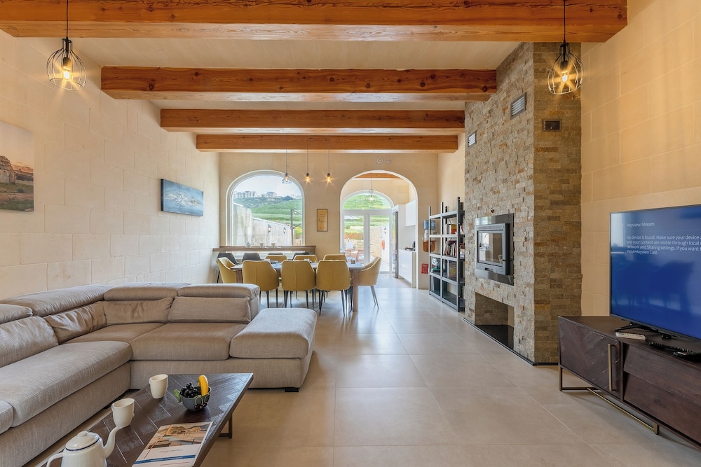 Solaris Gozitan Villa With Pool Gozo