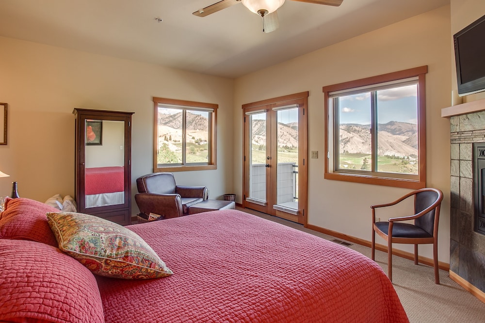 Cascade Valley Inn