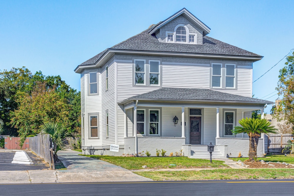 Walk Dtwn: Updated Pensacola Gem