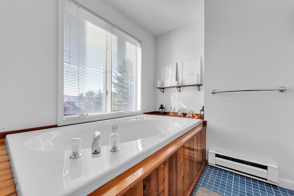 Lies 18n - Cozy & Scenic Mountain Retreat 3 Bedroom Townhouse by The Summit at Gore Mountain