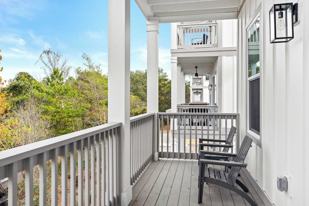 Sea Dweller by Avantstay Rooftop Spa + Gulf View Golf Cart, Pool