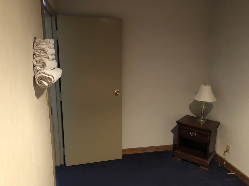 Denison Inn & Suites