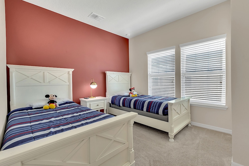 West Lucaya 3206 - Image 4