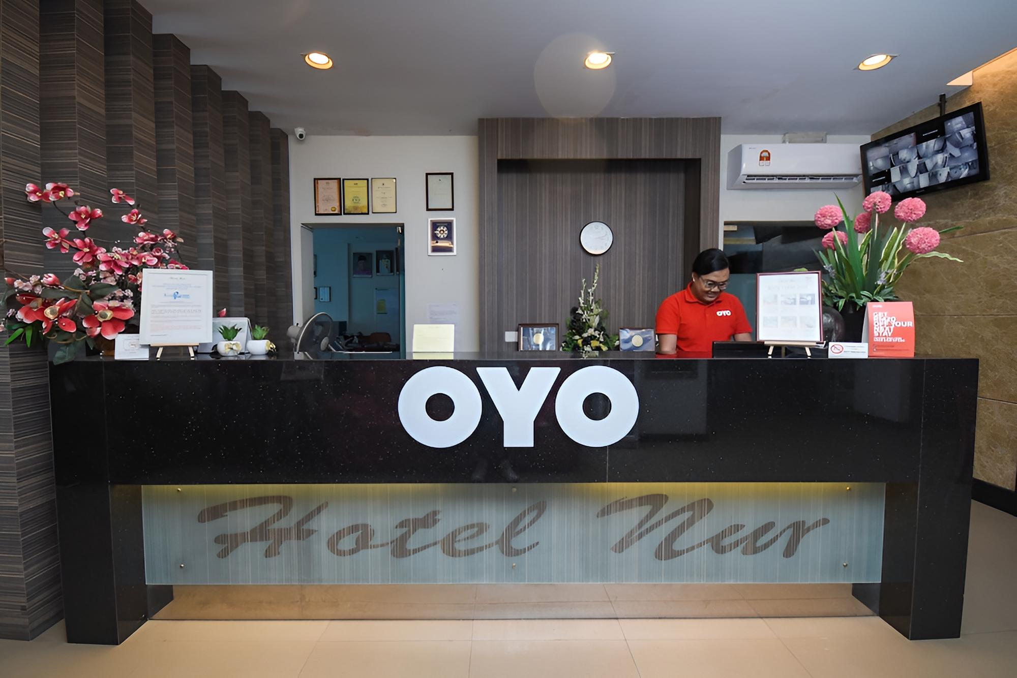 Super OYO 985 Hotel Nur