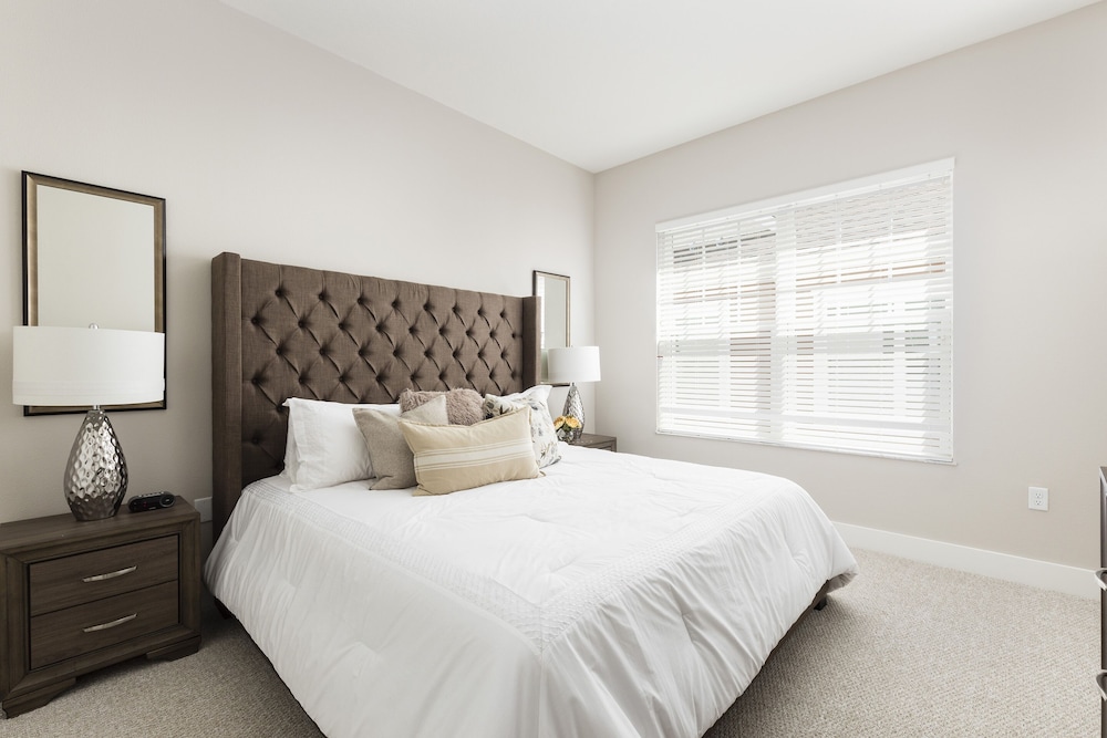 Summerville Vacation Homes by Columbia Management