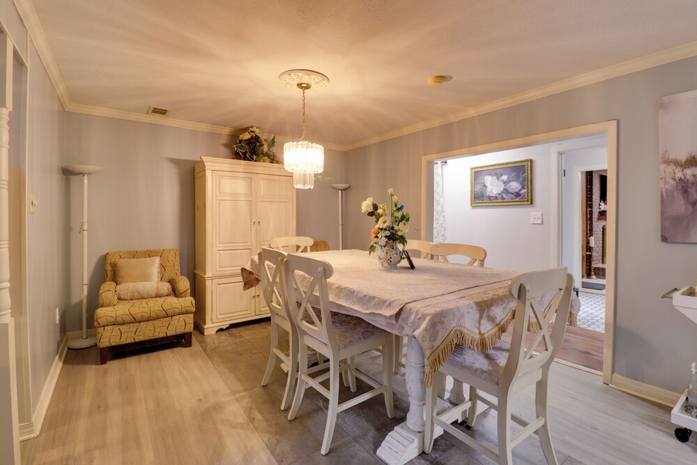 5 Mi to Bellhaven: Spacious Getaway in Jackson