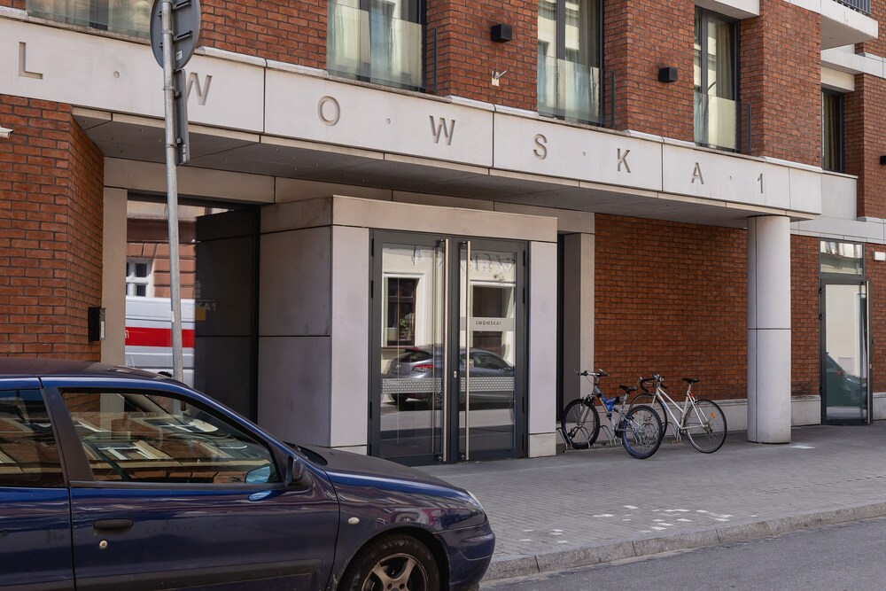 Studio Lwowska 1 by Renters view 3