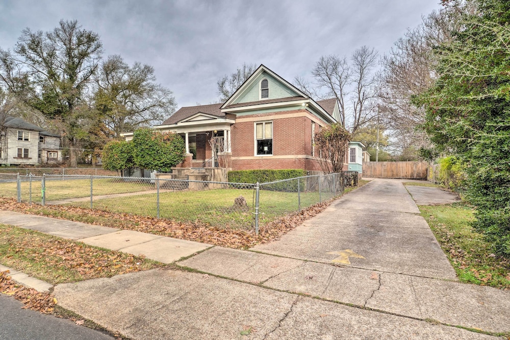 Pet-friendly Shreveport Home ~ 1 Mile to Downtown! view 3