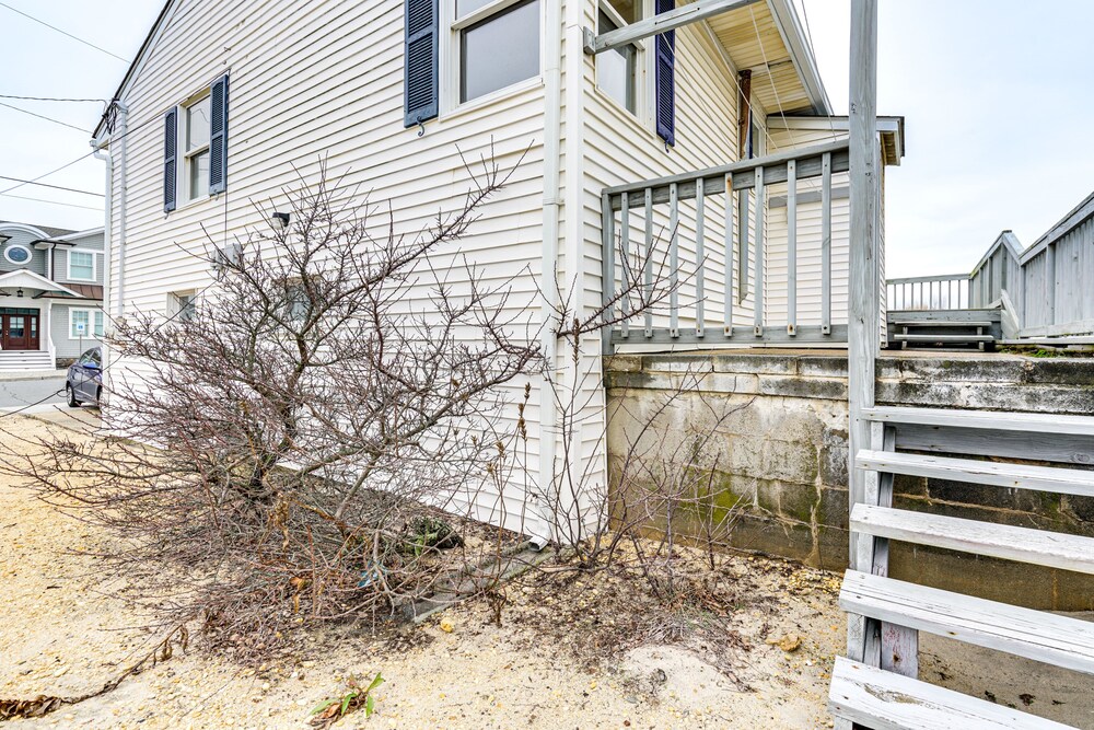 Beachfront Lavallette Home - 2 Mi to Casino Pier! view 4