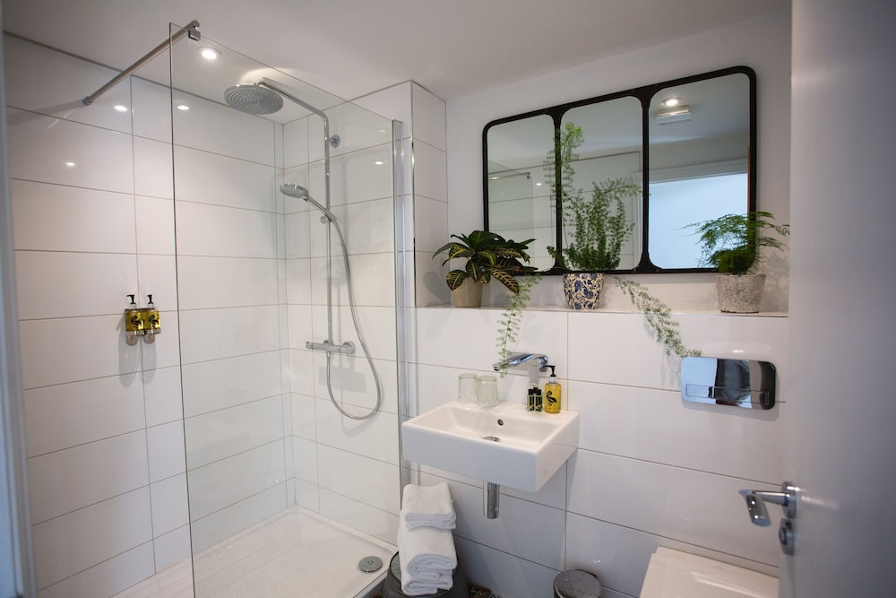 Knutsford Vacations - The Tens at Owen House Farm - Property Image 7