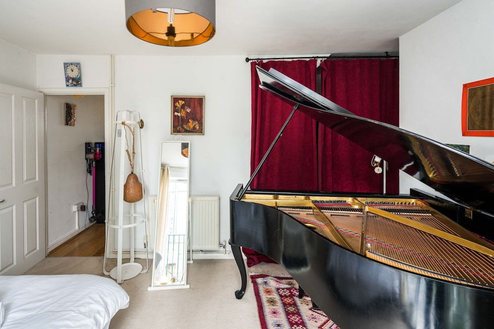 2Bd Stylish Home W/T Grand Piano Central London