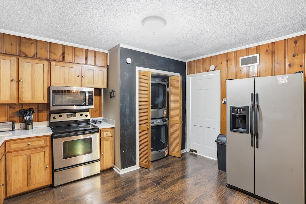 Bluff City Gem With Game Room 3 Bedroom Home