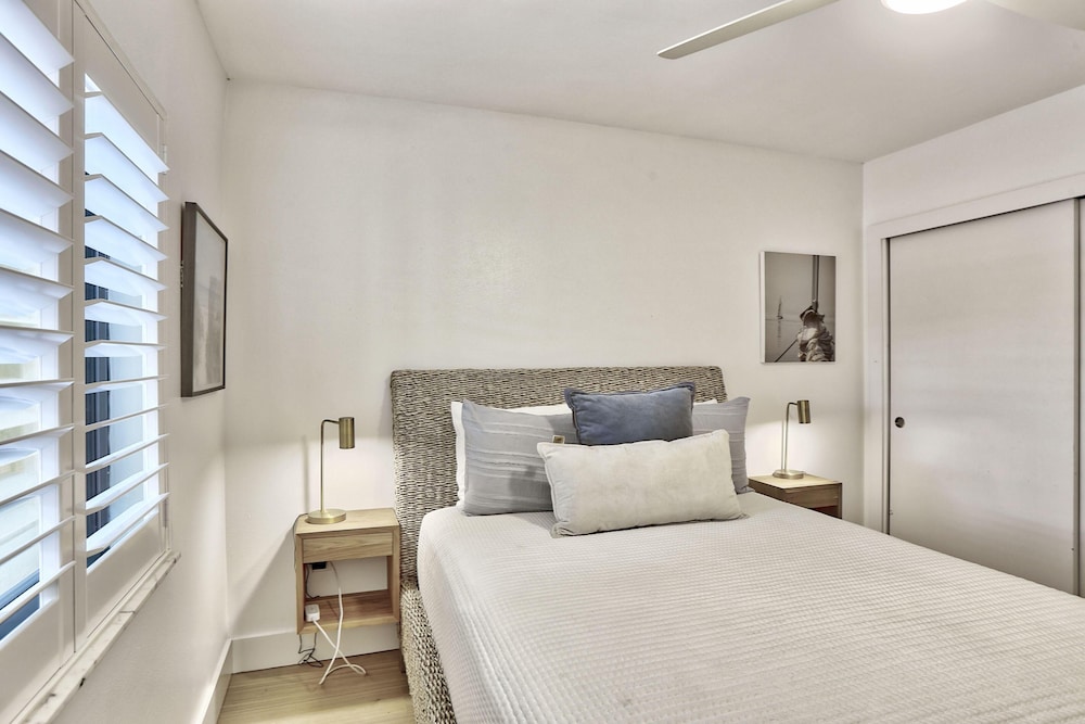Land's End 11-203 Beach Front - Premier