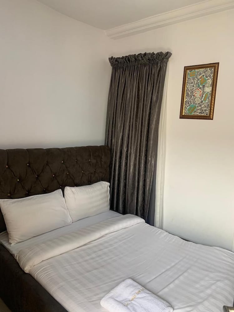 ELLEX SLEEVES APARTMENT