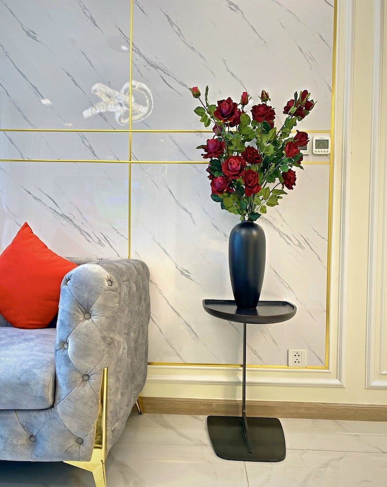 DongDong Skyview APT in Landmark81 Tower