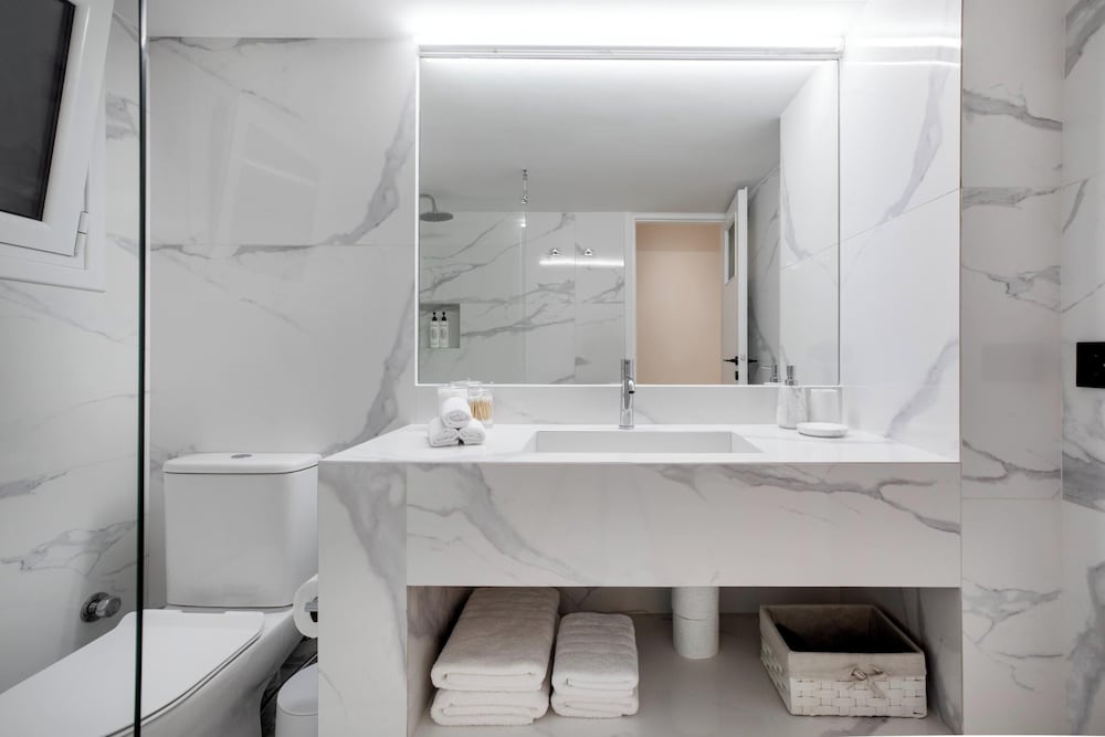 Acropolis Residence by A&A Residences