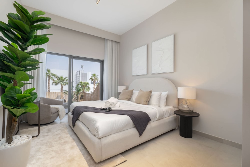 Classy 4-bedroom Villa With Spacious Balcony in Nad Al Sheba