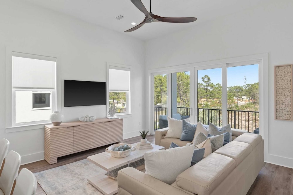 Pool, Hot Tub, Firepit, Walk to Beach Near Gulf Place