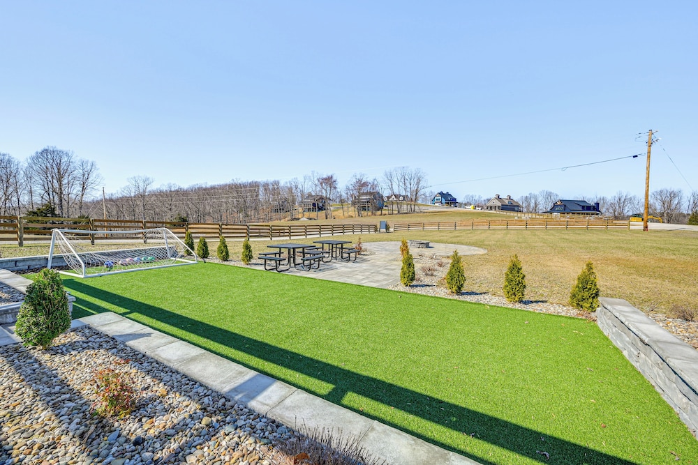 14 Mi to Mammoth Cave NP: Spacious Family Home