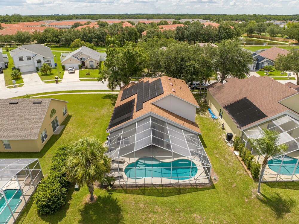 Amazing 6 Bedrooms With Pool