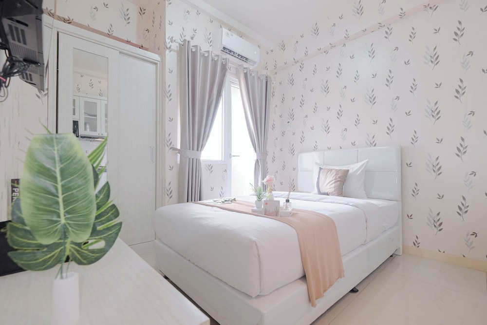 Soft And Strategic Studio At Green Pramuka City Apartment