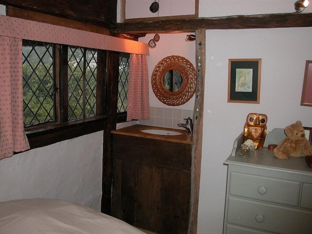 The Yeoman's House view 3