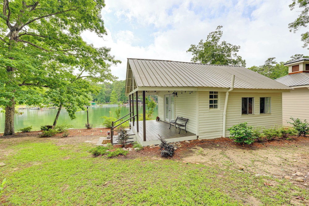 Waterfront Gem on Lake Martin w/ Kayaks & Dock!