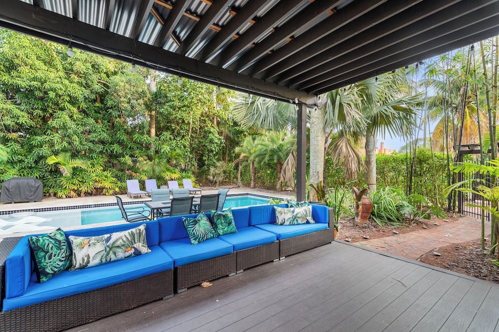 2 Mansions with Pool in West Palm Beach