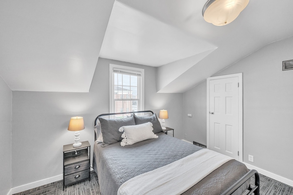 The Loft 3BR Apartment with Scenic Deck