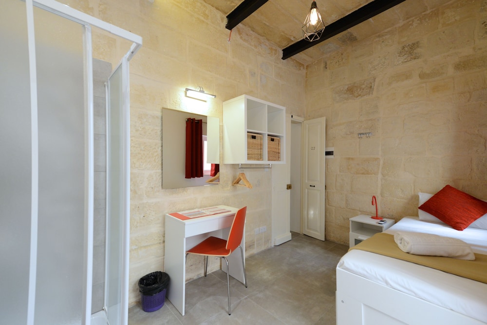 VBL Hostel – Adults only