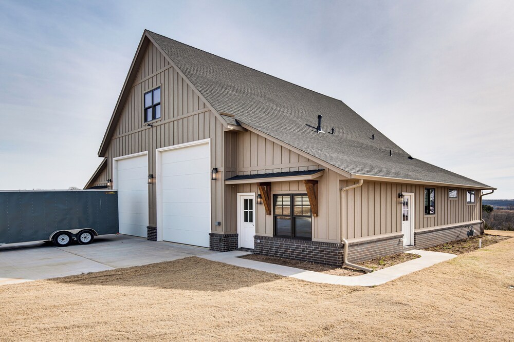 Family-friendly Apt w/ Lake Views in Ponca City!